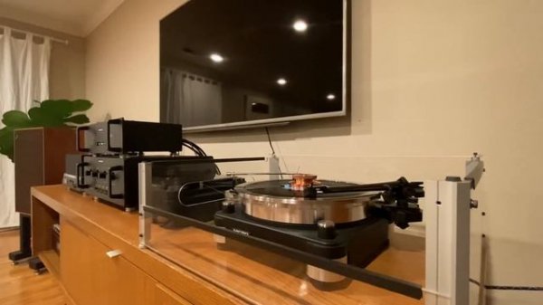 Micro Seiki RX-1500 Belt (Thread) Drive Turntable, SME V Tone Arm, Benz Micro LP MC Cartridge.