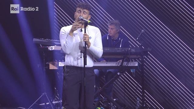 Aiello dal vivo a Radio2 Social Club - "C 'è un tempo" смотреть онлайн