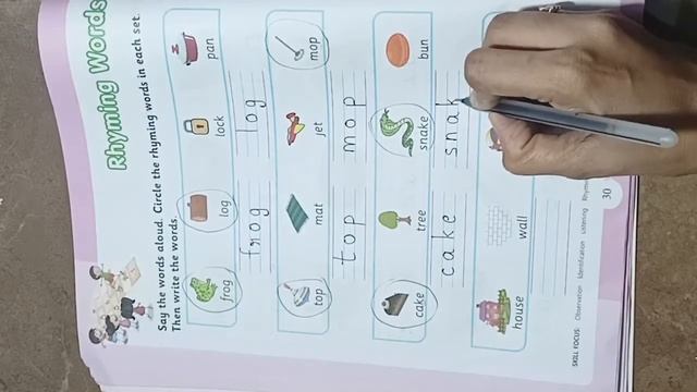 Rhyming words / Hop skip and jump senior kg literacy skills pg no 30 & 31 - Kid's school смотреть онлайн