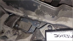 Замена тросов ручника и тросика сцепления, а также замена передних стоек в сборе Лада Приора.