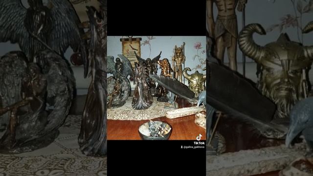 Перо ворона - живой атрибут магии. Сжигая перо, призываешь Силы через заклинание. Желание исполнитс смотреть онлайн