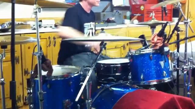 Communist Kayte first trial run of recording drums (rough mix) смотреть онлайн
