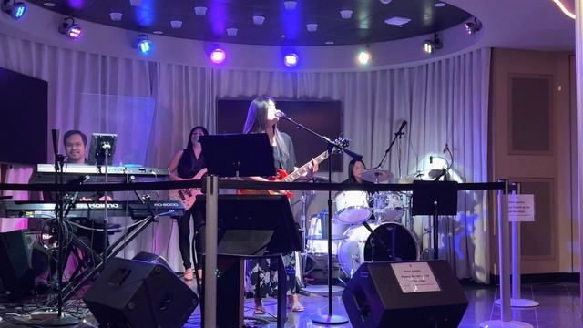 Jessie J - Price Tag (Kinetic Band Live @ Royal Caribbean's Spectrum of the Seas) смотреть онлайн