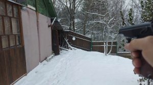 Пневматический пистолет Макарова стрельба по бумажной мишени на 15 м.