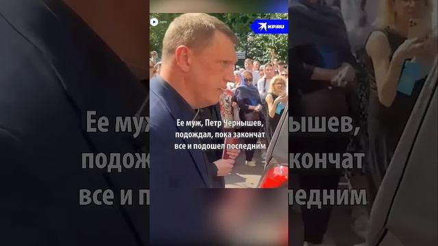 Держался до последнего: Чернышев разрыдался у могилы Заворотнюк смотреть онлайн