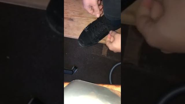 Как завязывать шнурки смотреть онлайн