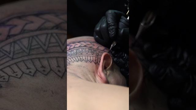 Нанесение татуировки орнаментов на голову смотреть онлайн