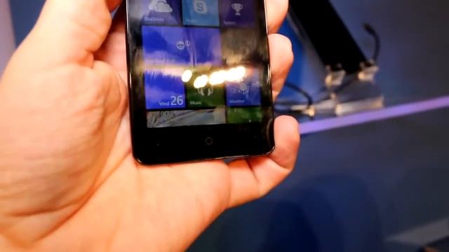 Yezz Billy 4 7 inch HD Smartphone mit Windows Phone im Hands on auf der Computex Deutsch смотреть онлайн