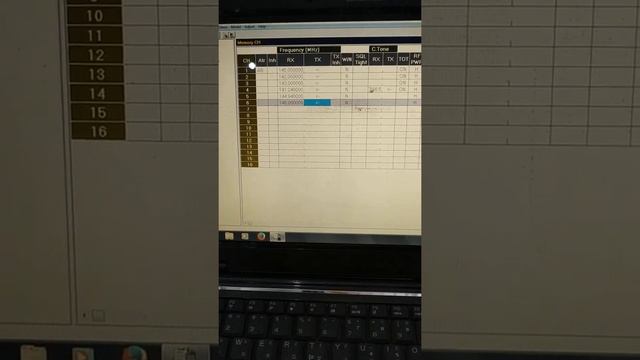 Cara program HT icom F3003 - input frekwensi HT analog смотреть онлайн