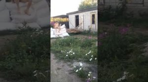 Э тот мальчик в трусах какашка