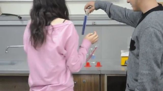 LeChatelier demo -- cobalt chloride color changes as temp changes - Part 1 смотреть онлайн