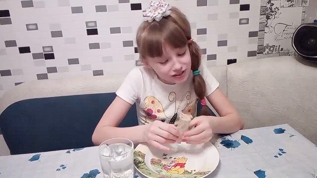 Челлендж Не запивай)) Как скушать много вкусняшек и не запить водой?)) смотреть онлайн