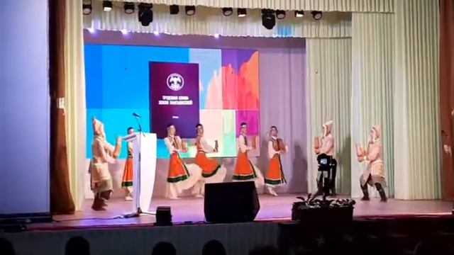Танцует детский танцевальный ансамбль "Ханаласчан". 07.10.2022 г. смотреть онлайн