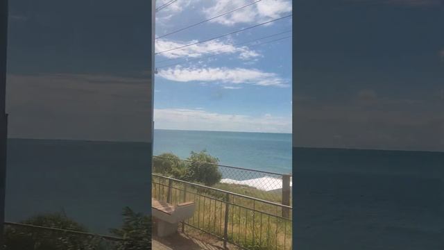Красивое Чёрное море из окна поезда. Едем в Сочи. Канал Тутси - диеты и путешествия. @tutsi-dieti смотреть онлайн