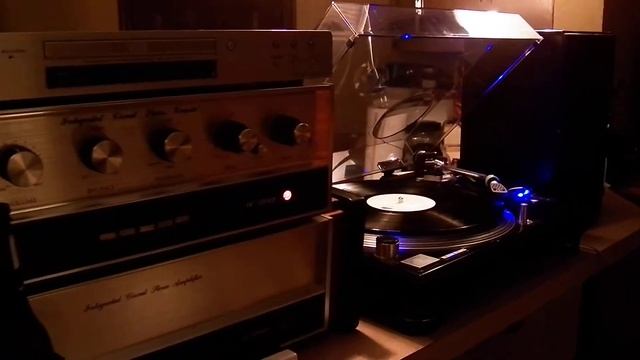 ELP on my turntable! смотреть онлайн