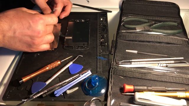 Замена дисплея iPhone7 (брак поставщика). Часть 1 смотреть онлайн