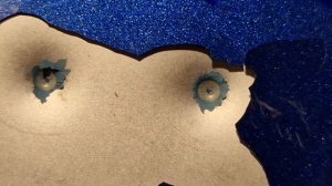 Повреждение от пневматики автомобильного металла шарик или пулька...