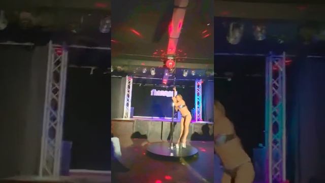 A Pole Dance to Led Zeppelin смотреть онлайн