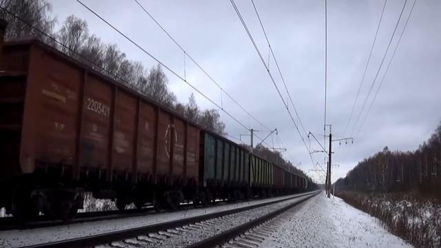 Электровоз ВЛ10К-1508/312Б с грузовым поездом и приветливый машинист смотреть онлайн