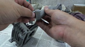 Установка карбюратора PZ19 на двигатель 139qmb, серия 4: Крепление  впускного коллектора.