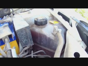 Антифриз выдавливает из расширительного бачка, перегрев мотора Лада Гранта АКПП.