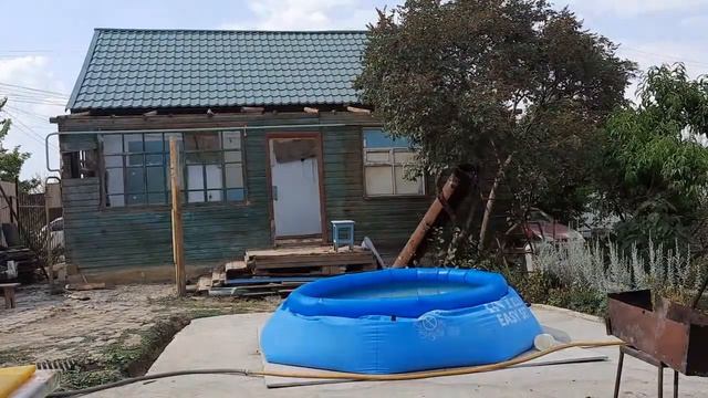 Разбираем старую пристройку из дерева, чтобы сделать новую из газоблока.