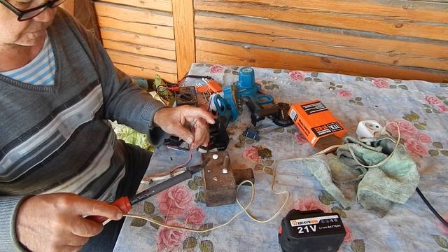 Всё дело в кнопке смотреть онлайн