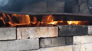 Сохраняем угли в мангале.