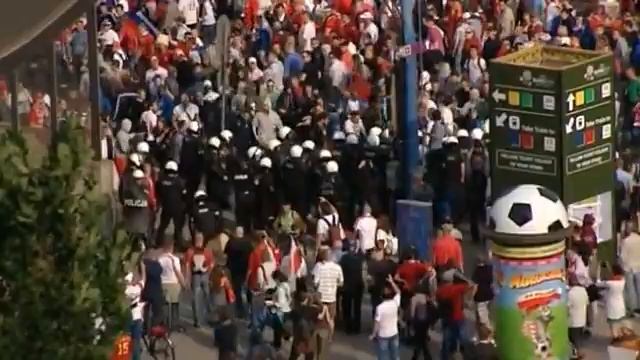 Russian march in Poland (fight) / Русские идут маршем по Польше смотреть онлайн