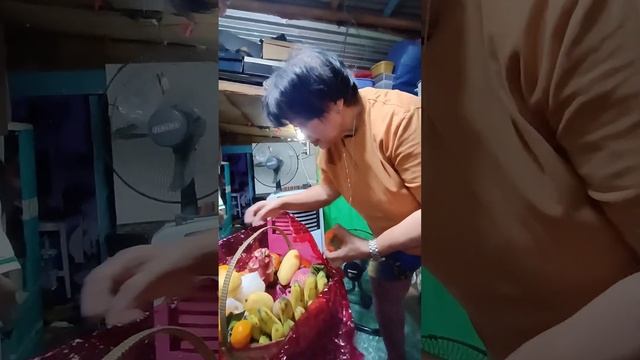 May nagregalo sa amin ng prutas. #nhadcruz #goodvibes #viral #trending #fruit смотреть онлайн
