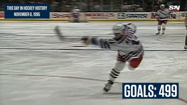 Mark Messier Joins The 500 Goal Club | This Day In Hockey History смотреть онлайн