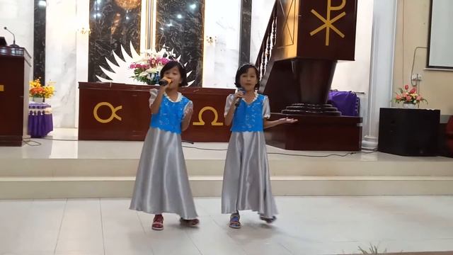 Ester dan Elsa Lubis dengan judul lagu "Datanglah Padanya" смотреть онлайн
