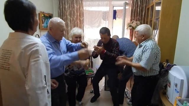 Ну и дают не хуже молодых смотреть онлайн