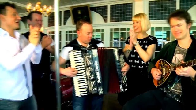 The Mon Amour Band - Gipsy Girl смотреть онлайн