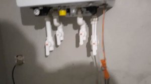 Установка и обвязка своими руками настенного газового котла Navien Deluxe 24k.