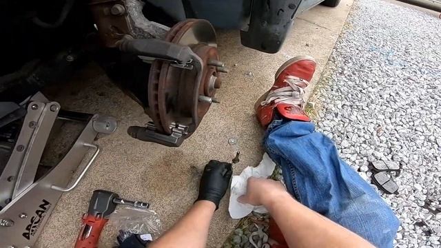 Brake Pad Replacement 2005 - 2010 Chevy Cobalt / Pontiac G5 / Saturn Ion смотреть онлайн