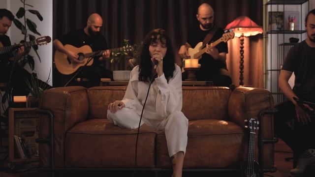Eksik Bir Şey (Akustik) - Zeynep Bastık смотреть онлайн