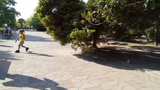 Майя катается на Хилисах/heelys!/Maya Mi Kids show смотреть онлайн