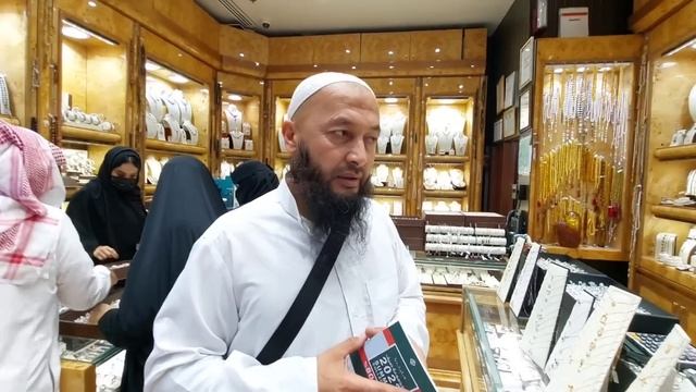 МАККАДАГИ ЭНГ КАТТА СОАТ ИЧИДА НИМА  БОР ТЕЗ КУРИНГ...(ОХУНОВ ТВ)