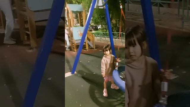 Мы гуляем одни без Амины😊 как хорошо когда каникулы🤪💃детская площадка в Алмате🍭🍭🍭 смотреть онлайн