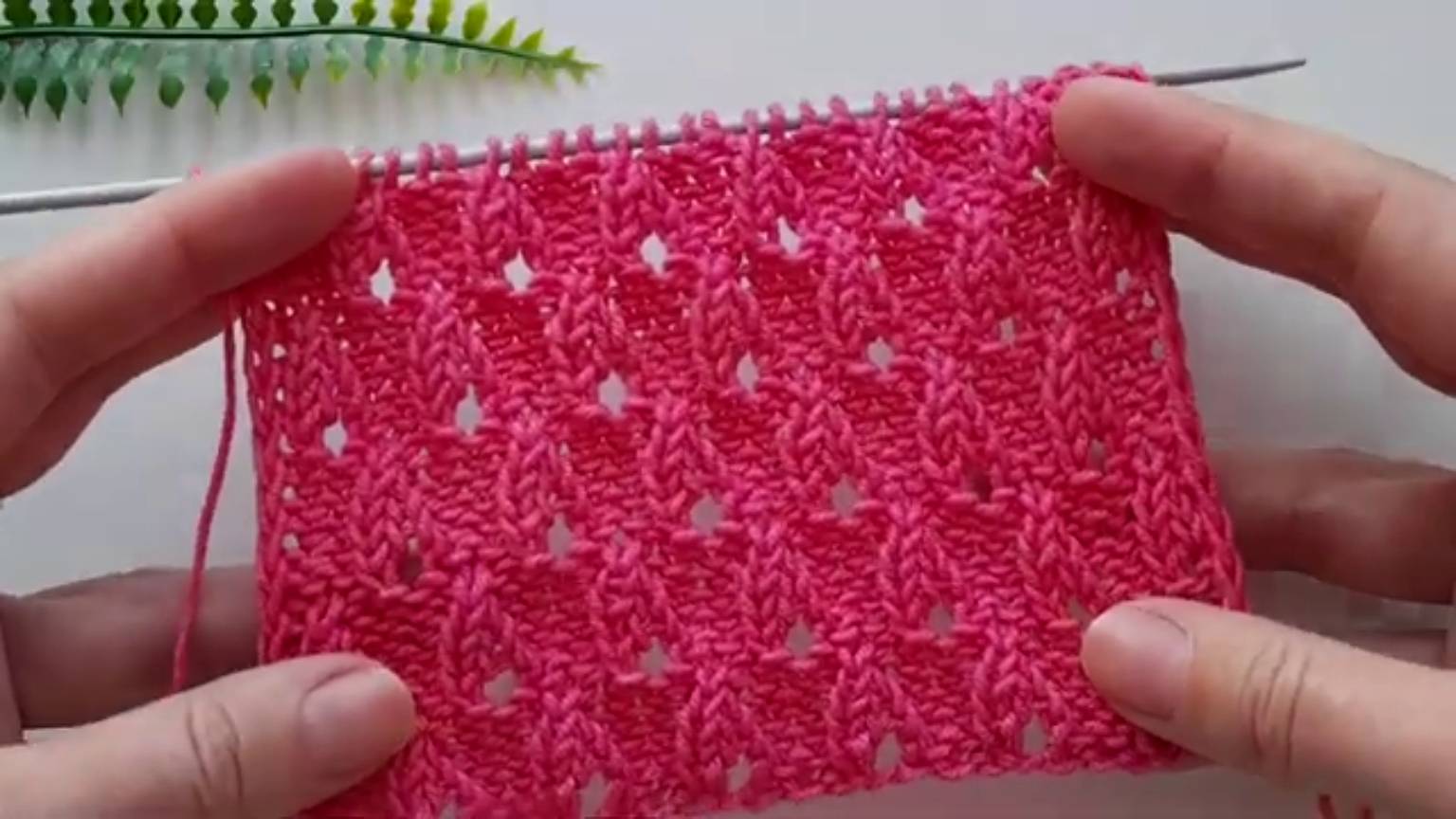 Очень простой красивый узор спицами - Вязание для начинающих смотреть онлайн