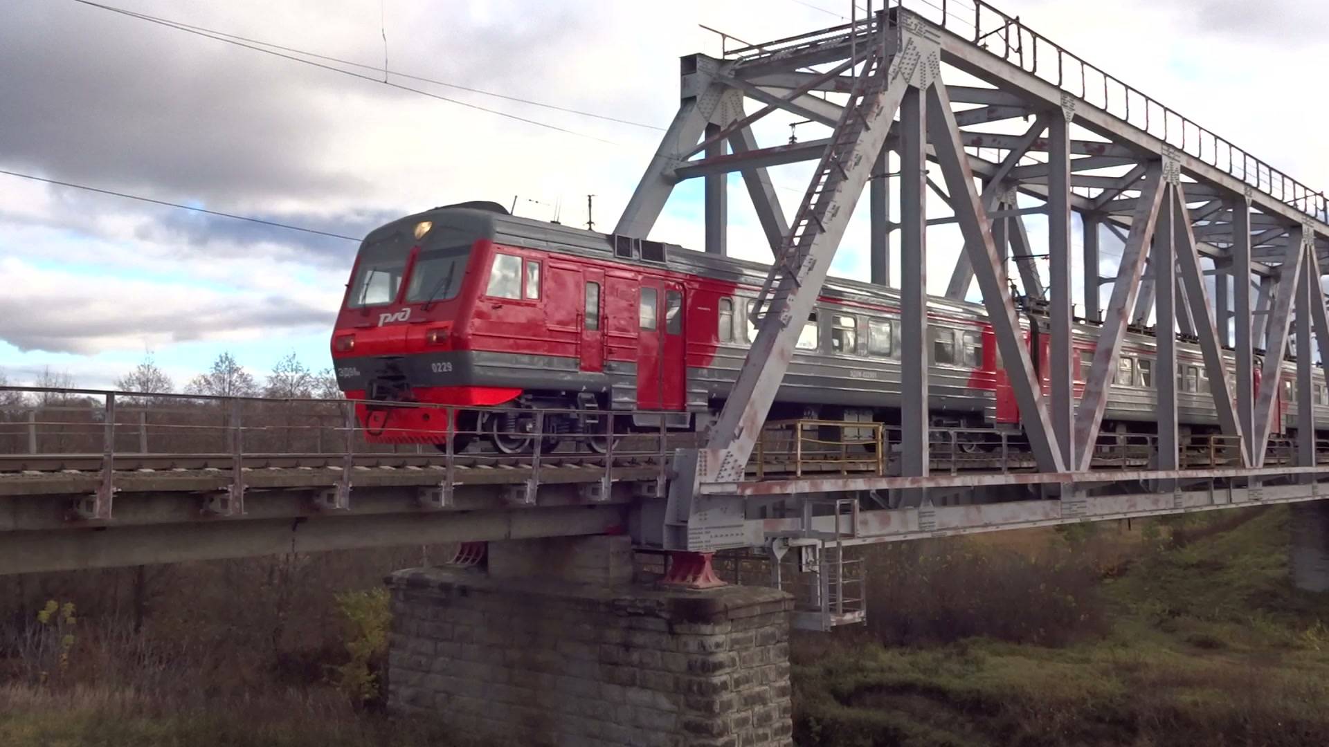 Электропоезд ЭД9М-0229 следует резервом на перегоне Киселиха - Каликино смотреть онлайн