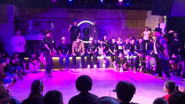 Locking Chris (SG) vs Heavy Boogie (PH) | Top 32 | Lock City World Finals 2017 смотреть онлайн