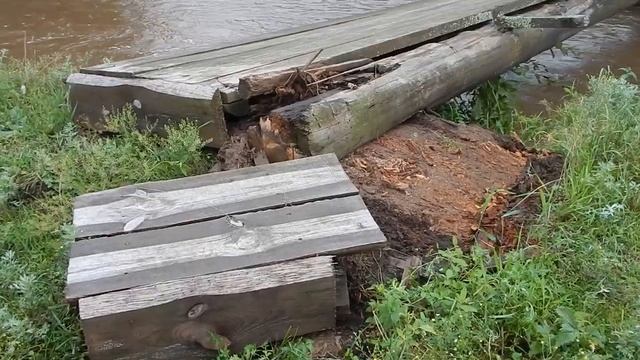 Река сдвинула пешеходный мост вот сила смотреть онлайн