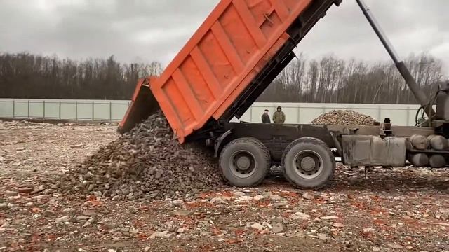 Устройство площадки в основании Бой кирпича , вторичный щебень смотреть онлайн