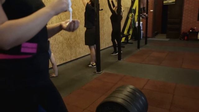 Mannequin Challenge in CrossFit Black Squirrel смотреть онлайн