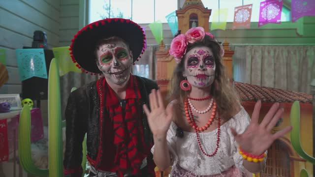 Организация мероприятия в стиле Dia de los muertos День мертвых смотреть онлайн