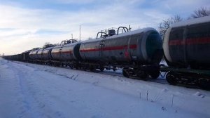 Тепловоз 3ТЭ10У-0023 с грузовым поездом