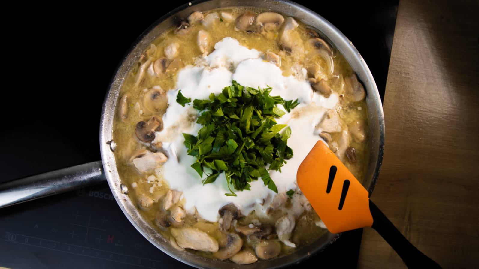 Этот рецепт выручал меня тысячу раз. Курица по-строгановски вкусный ужин за 15 минут! смотреть онлайн