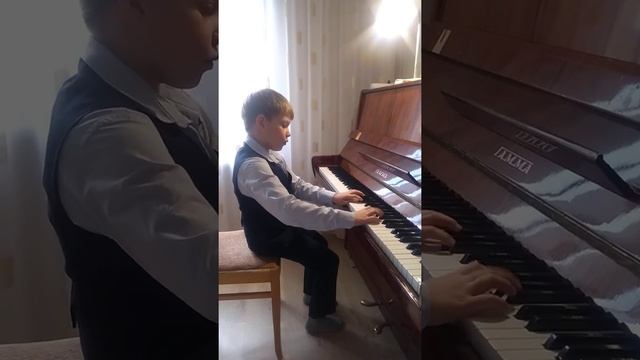 ми мажор исполняет Михаил Тронин 1 класс, преподаватель Аганова Инна Владимировна смотреть онлайн
